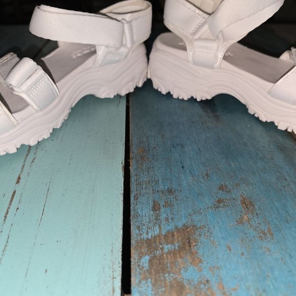 Women's white Sketchers sandals sz 6 - Picture 4 of 7